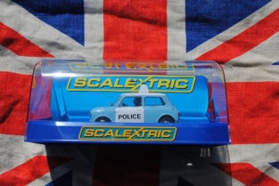 ScaleXtric C3213  Morris MINI POLICE CAR
